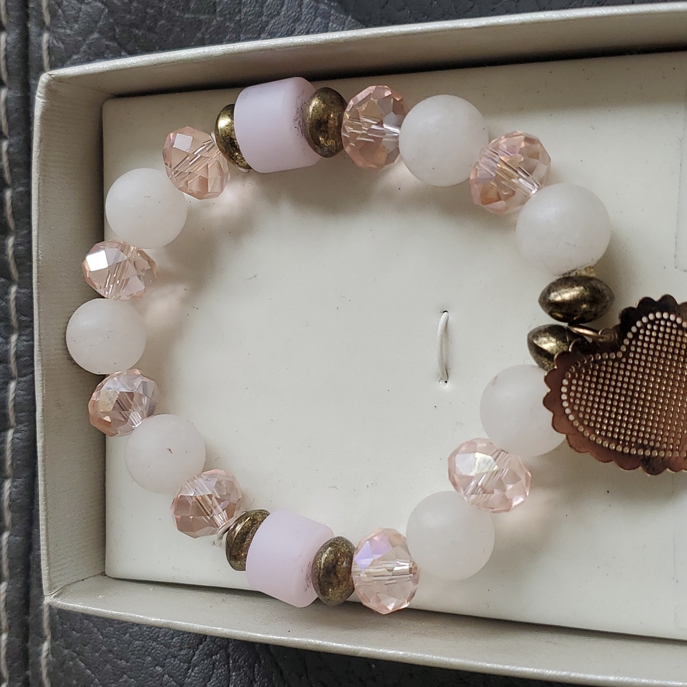 Genuine Stone White Glass Pink Stone Stretchy Charm Bracelet w Gold Tone Heart - Picture 4 of 5